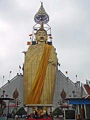 Standing buddha at Wat Intharawihan