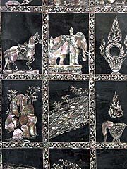 Wat Pho reclining buddha detail